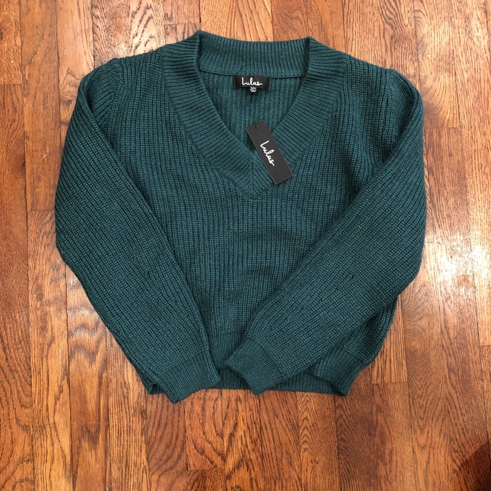 NWT Lulus Green VNeck Sweater